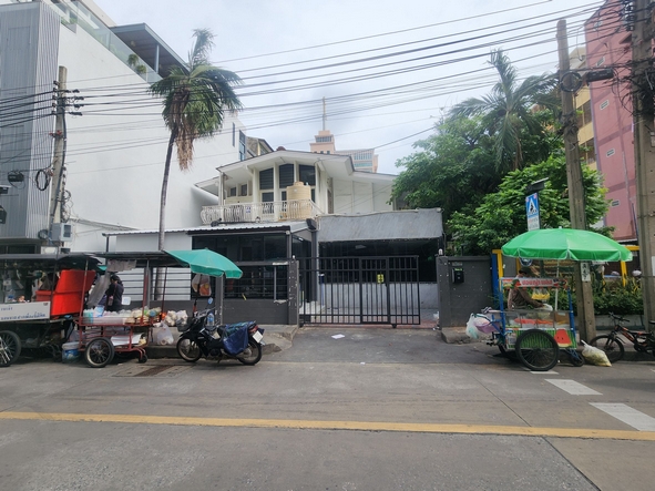 ให้เช่าบ้านเดี่ยว 2 ชั้น เข้าซอยพญานาค เพียง 150 เมตร ใกล้ BTS ราชเทวี เหมาะเปิดสำนักงาน ร้านอาหาร โฮสเทล ทำการค้า