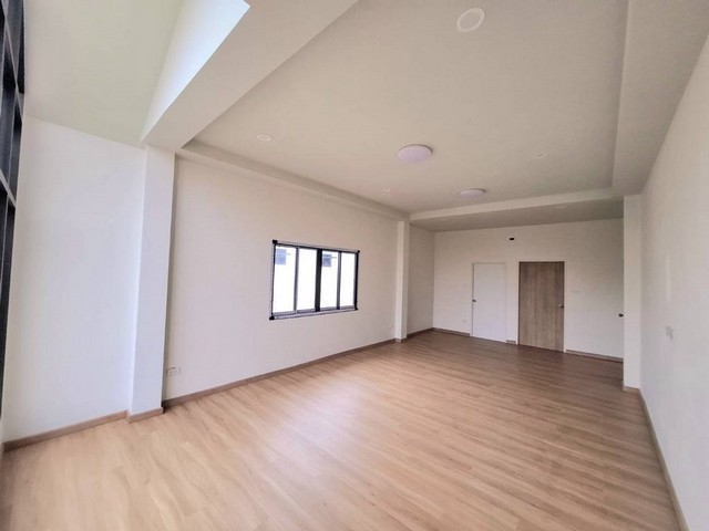 ขายบ้านใหม่ 64ตรว. 4นอน4น้ำ 4.69ลบ. ฟรีโอน ของแถม ใกล้นานาชาติลานนาและกาดฝรั่ง ต.บ้านแหวน อ.หางดง เชียงใหม่