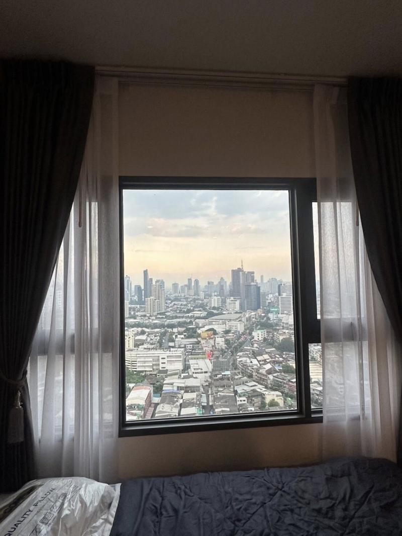 Life Rama 4 Asoke Private comfortable clean 31st floor MRT Klongtoei