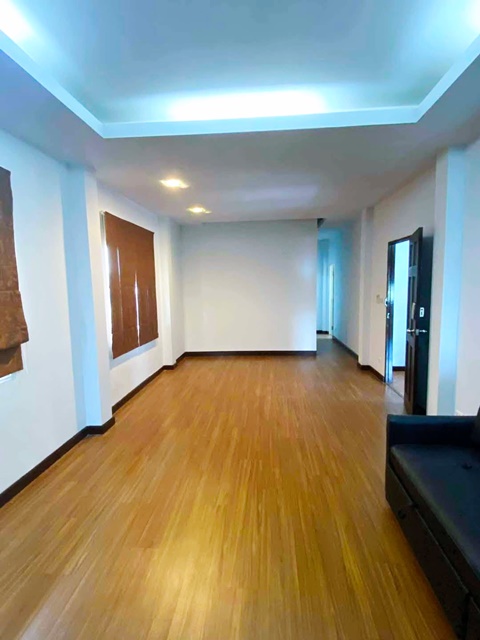 ม.เกษตร ลาดปลาเค้า พหล ประเสริฐมนูกิจ 1-11 จอดรถ 6คัน ให้เช่าคฤหาสน์ เดี่ยว 5นอน 3 ชั้น 100 ตร.ว.  400 ตร.ม. สุกี้ตี๋น้อย เกษตร-นวมินทร์