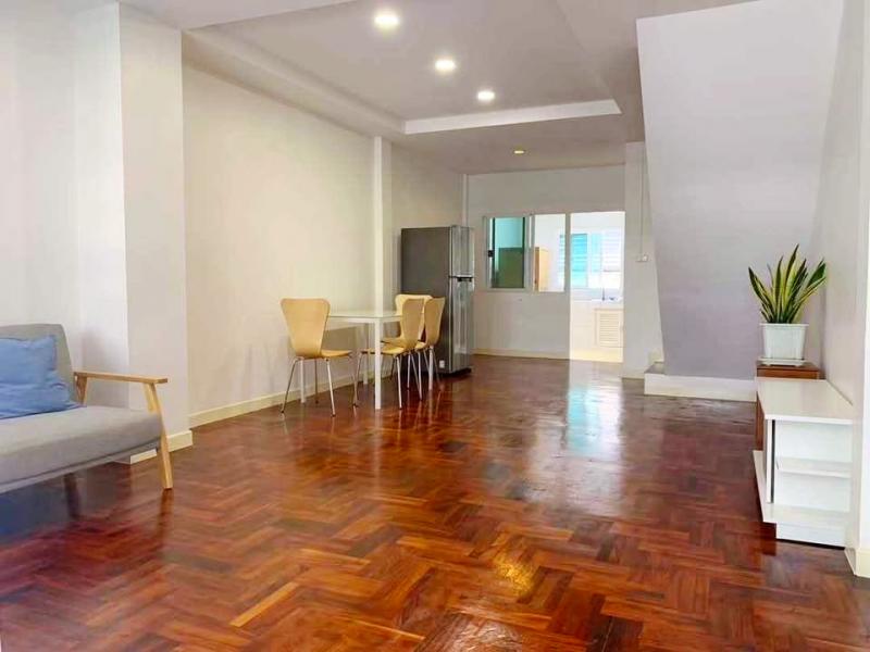 BTSอ่อนนุช 1.3 กม.ซ.อ่อนนุช 12-18 รพ.สุขุมวิท 2.7 กม.ให้เช่าทาวน์เฮ้าส์ 2 ชั้น 19 ตร.วา.พร้อมเฟอร์ 2 นอน 2 น้ำรร.นานาชาติเซนต์ไมเคิล 1 กม