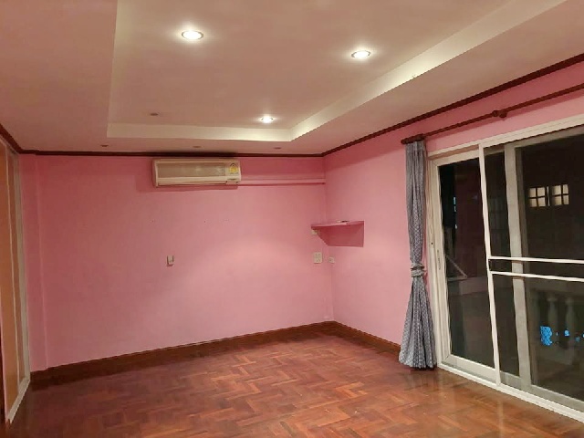 เซ็นทรัล อีสต์วิลล์ 1.9 กม. เลียบด่วนเอกมัย MRTลาดพร้าว71 200ม. ขาย-ให้เช่าทาวน์​โฮม 4 ชั้น 482ตร.ม.32 ตร.วา