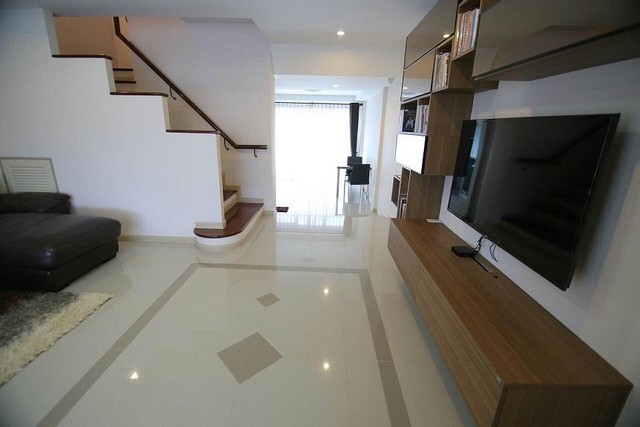 ให้เช่าทาวน์โฮม 3 ชั้น 192 ตรม. ศุภาลัย พาร์ควิลล์ รามอินทรา 23 เขตบางเขน เฟอร์นิเจอร์ Built in