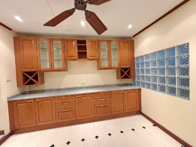 เลียบด่วนเอกมัย MRTลาดพร้าว71 200ม. ขาย-ให้เช่าทาวน์​โฮม 4 ชั้น 480 ตร.ม.30 ตร.วา เซ็นทรัล อีสต์วิลล์ 1.9 กม.