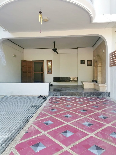 MRTลาดพร้าว71 200ม. เลียบด่วนเอกมัย เซ็นทรัล อีสต์วิลล์ 1.9 กม.ขาย-ให้เช่าทาวน์​โฮม 4 ชั้น 482ตร.ม.32 ตร.วา 