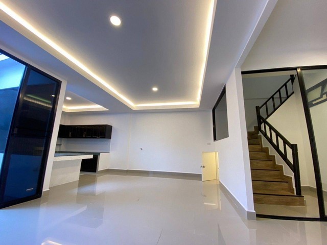 ให้เช่าทาวน์โฮม3ชั้น 6นอน ย่านอ่อนนุช สุขุมวิท77 ใกล้BTSอ่อนนุช MRTศรีนุช