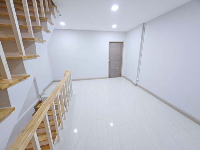 Fortune เซ็นทรัล ลดครั้งที่2  รัชดา1-7 สถานฑูตจีน 800ม.ให้เช่า อาคาร 4ชั้น  232 ตร.ม.ใหม่ ใจกลางเมือง 3 นอน 2 น้ำ MRT พระราม 9 1.1กม.