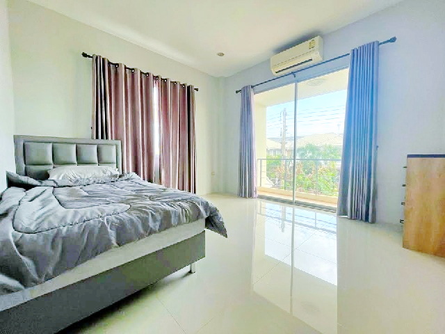 พันท้ายนรสิงห์ รร.วัดแสมดำ 1 กม. แยกบางบอน 5 บ้านเดี่ยวหลังใหญ่ 2 ชั้น  3 นอน 3 น้ำ  แหล่งชุมชน ช็อปปิ้ง ตลาดเพชรโพธิ์แจ้ 5 กม.ถ.พระราม 2