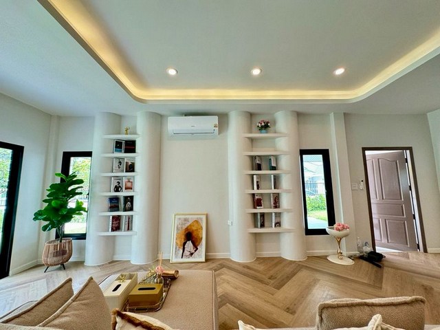 บ้านเดี่ยวหลังใหญ่ใจกลางชุมชน ซอยพัทยารุ่งเรือง 9  ตกแต่งสไตล์โมเดิร์นพร้อมเฟอร์นิเจอร์