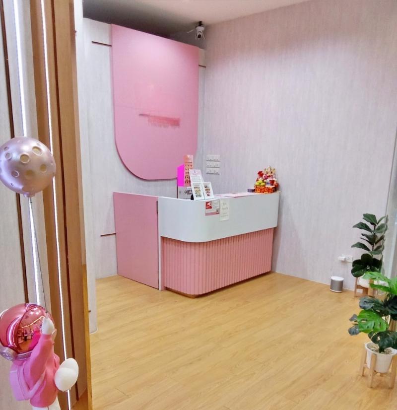 เซ้งร้านทำเล็บ ห้างธนิยะพลาซ่า สีลม ใจกลางเมือง มีทั้งคนไทยและต่างชาติ พร้อมช่าง 2 คน