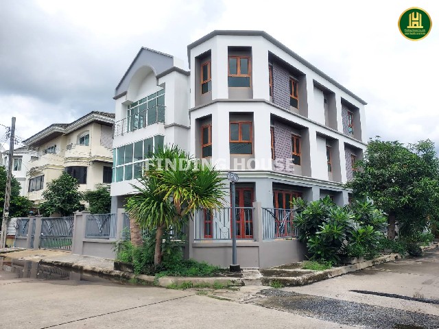 ขายบ้านเดี่ยว 3 ชั้น  100  ตร.ว. 6 นอน 6 น้ำ ซอยชินเขต งามวงศ์วาน 43 เขตหลักสี่ กรุงเทพ หลังมุม Renovate แล้ว