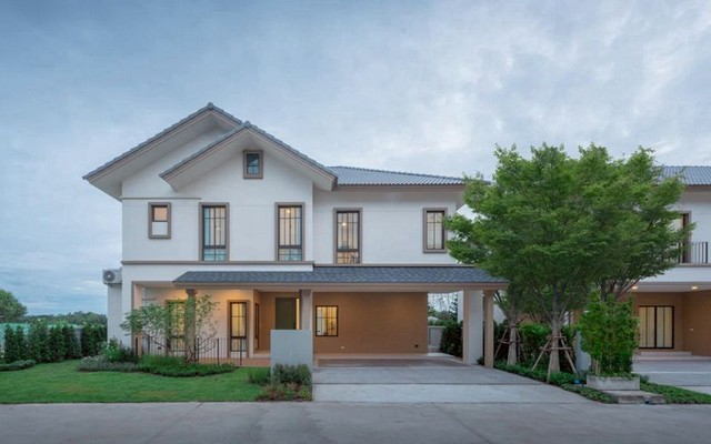 บ้านเดี่ยว 2 ชั้น สไตล์โมเดิร์น บ้านในโครงการ หารแก้ว หางดง 