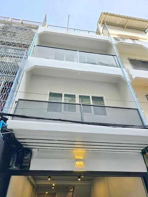 ลดครั้งที่2 รัชดา1-7 สถานฑูตจีน 800ม. Fortune เซ็นทรัล MRT พระราม 9 1.1กม. ให้เช่า บ้าน 4ชั้น  232 ตร.ม.ใหม่ ใจกลางเมือง  3 นอน 2 น้ำ 