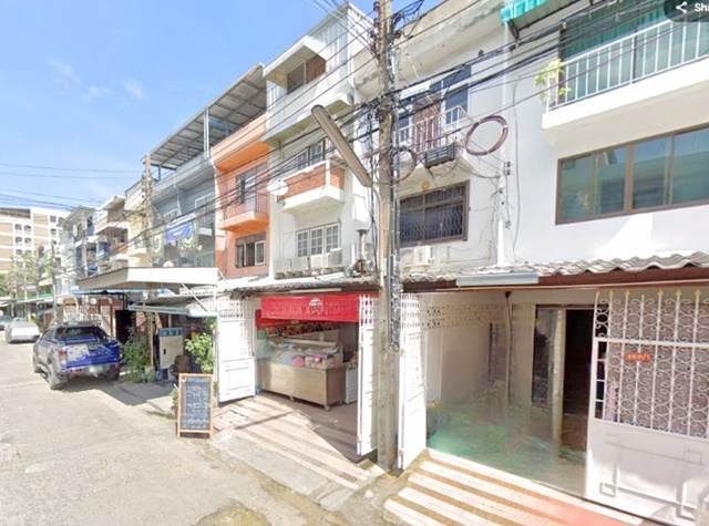 เดอะมอลล์ รามคำแหง 1.6 กม. พัฒนาการ8-19 MRT รามคำแหง 12 1.6 กม.เช่าทาวน์เฮาส์ 3.5 ชั้น 21ตร.วา.261 ตร.ม.ม.เกษมบัณฑิต  2.3 กม.3 นอน 2 น้ำ 