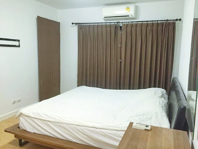 ถ.อ่อนนุช-ลาดกระบัง โรบินสัน ลาดกระบัง 1กม. APLลาดกระบัง 1.4กม. ทาวน์โฮม 3 ชั้น 20 ตร.วา.240 ตร.ม.สภาพดี เฟอร์ครบ 3 นอน 3 น้ำ