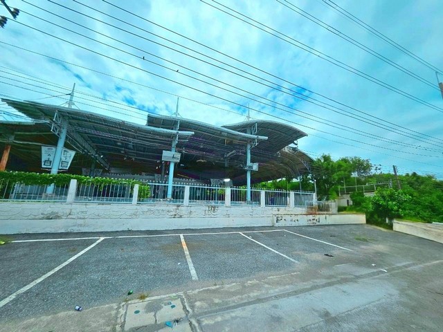 ขายโชว์รูมรถยนต์ติดถนนสุขุมวิท  รวม3 แห่งในจังหวัดชลบุรี บางแสน  พัทยา  ชลบุรี แหล่งธุรกิจการค้าในโซนชลบุรี