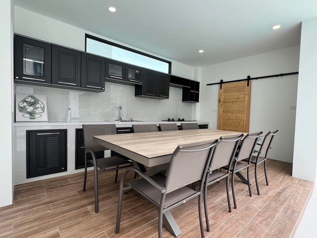 LV53186 ขาย พูลวิลล่า โครงการ Castle hills เขาชีจรรย์ ใกล้ทะเลทั้งพัทยาและสัตหีบ ใกล้เมืองพัทยาสถานที่ท่องเที่ยวยามค่ำคืน