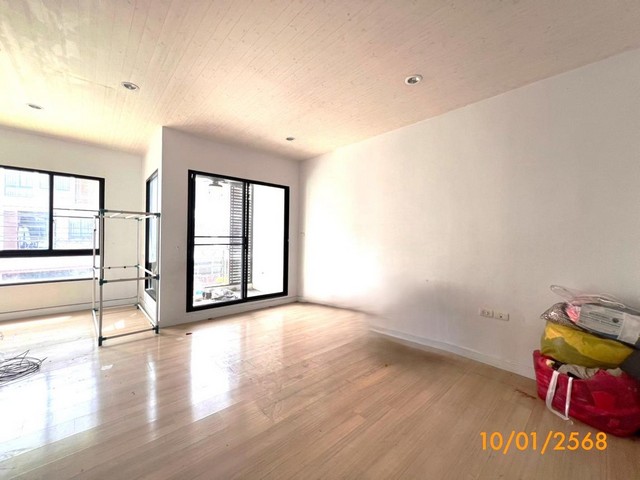 ขายทาวน์เฮ้าส์ 3 ชั้ั้ั้นหมู่บ้าน ซิกเนเจอร์ เพชรเกษม 69 หนองแขม กทม