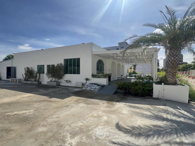 ขายที่ดิน 212 ตรว. พร้อมสิ่งปลูกสร้าง ลาดพร้าว 71 นาคนิวาส 37 ย่านเลียบด่วน ลาดพร้าว โชคชัย4