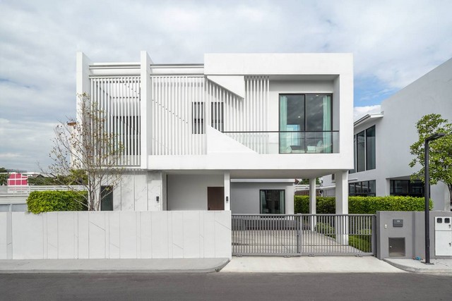 ขายบ้านเดี่ยว 2 ชั้น อาร์ทีค รามคำแหง เนื้อที่ 71.50 ตร.วา สไตล์โมเดิร์นหรูหรา เหมาะสำหรับครอบครัว