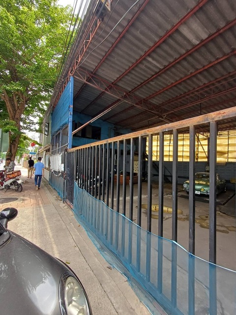 ขายที่ดินพร้อมสิ่งปลูกสร้าง ขนาด 220 ตรว.ติดถนน ซอยอิสรภาพ44