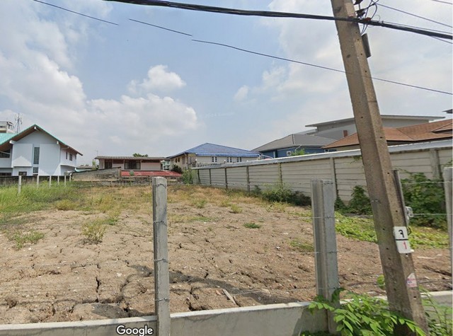 ขายที่ดิน 100 ตร.ว.ถนน นาคนิวาส  ที่ดินถมแล้ว  เหมาะสำหรับสร้างบ้าน หรือสร้าง office  เหมาะกับนักลงทุนในการสร้างบ้านขาย  084 992 4497