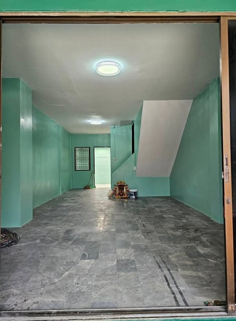 BTS วุฒากาศ 5.9 กม. เซ็นทรัล พระราม 2 2.1 กม.3-4นอน ทาวน์โฮม 3 ชั้น รีโนเวทใหม่  3 น้ำ วิวสวน  ถ.พระราม 2 กาญจนาภิเษก