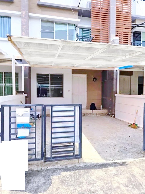 โรบินสัน ลาดกระบัง 1กม.ถ.อ่อนนุช-ลาดกระบัง APLลาดกระบัง 1.4กม. ทาวน์โฮม 3 ชั้น 20 ตร.วา.240 ตร.ม.สภาพดี เฟอร์ครบ 3 นอน 3 น้ำ 