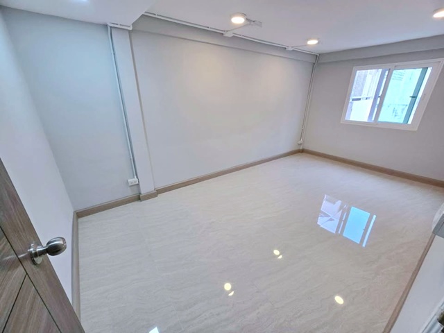 MRT พระราม 9 999ม. รัชดา1-7 Fortune เซ็นทรัล ให้เช่า บ้าน อาคาร 4ชั้น สถานฑูตจีน 800ม. 235 ตร.ม.ใจกลางเมือง  3 นอน 2 น้ำ