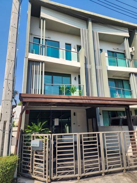 ขายทาวน์เฮ้าส์ หลังมุม ทำเลทอง หมู่บ้านเฌอคูณ เขตตลิ่งชัน จังหวัดกรุงเทพมหานคร                   