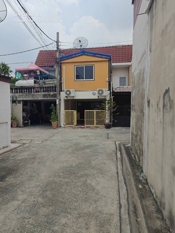 ขาย ทาวน์เฮ้าส์นวมินทร์74 แยก1-1 ซอยเลยแม็กซ์แวลูมานิดเดียว เนื้อที่ 18 ตรว ทำเลใกล้ตลาดปัฐวิกรณ์