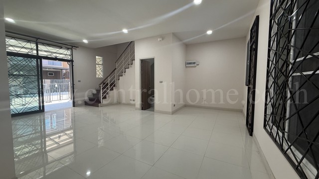 ทาวน์เฮ้าส์ 2 ชั้น ปรีชา ราม 3 ราษฏร์พัฒนา - เคหะร่มเกล้า ราคาถูกที่สุด