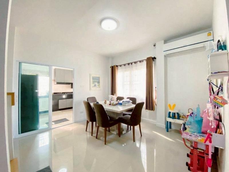 ดีญ่าวาเล่ย์ #สันทราย ลดราคาขาย 4.8 ล้าน 91 ตรว. 4 นอน 3 น้ำ บ้านเดี่ยว 2 ชั้น #หลังมุม พร้อมสนามหญ้า ห่างจาก #มหาวิทยาลัยแม่โจ้ เพียง 1 กม.