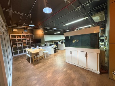 เดินไป BTS นานา 200 เมตร ออฟฟิศติดพลาซ่า ภาพลักษณ์ดี ! ขายพื้นที่สำนักงาน  อาคารเดอะเทรนดี้ 160.24 ตร.ม ชั้น 1A  ใกล้ Terminal21 