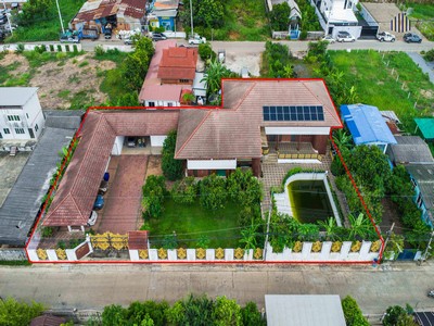 ขายด่วน! บ้านหลังใหญ่ พร้อมสระว่ายน้ำ บนพื้นที่กว่า 356 ตร.วา ใจกลางคูคต ใกล้รถไฟฟ้า ! 3 ชั้น | 7 ห้องนอน | 7 ที่จอดรถ | ห้องชั้นใต้ดิน |