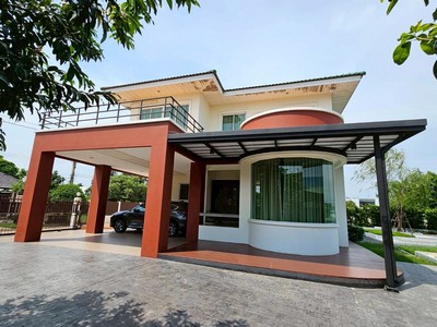 ขายบ้านเดี่ยว 2 ชั้น พร้อมสวนส่วนตัวขนาดใหญ่ หมู่บ้านวินด์มิลล์ บางนา กม.10 เฟอร์นิเจอร์ครบ พร้อมเข้าอยู่ เนื้อที่ 2 งาน 56 ตร.วา