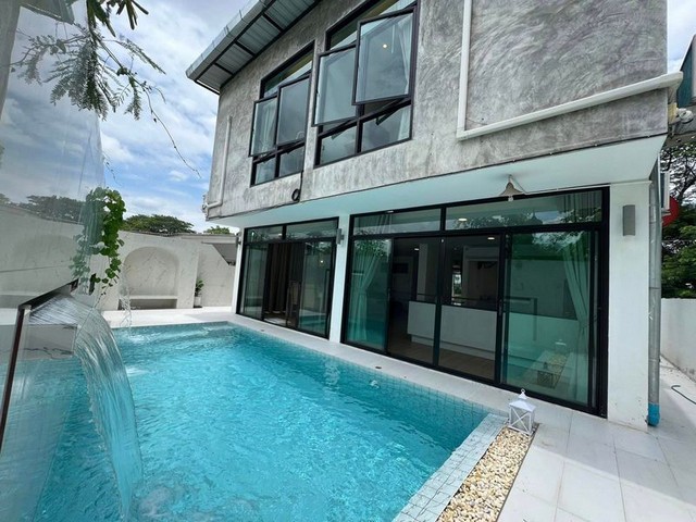 ให้เช่าพูลวิลล่า 2 ชั้น สไตล์โมเดิร์น เฟอร์ครบ แม่เหียะ