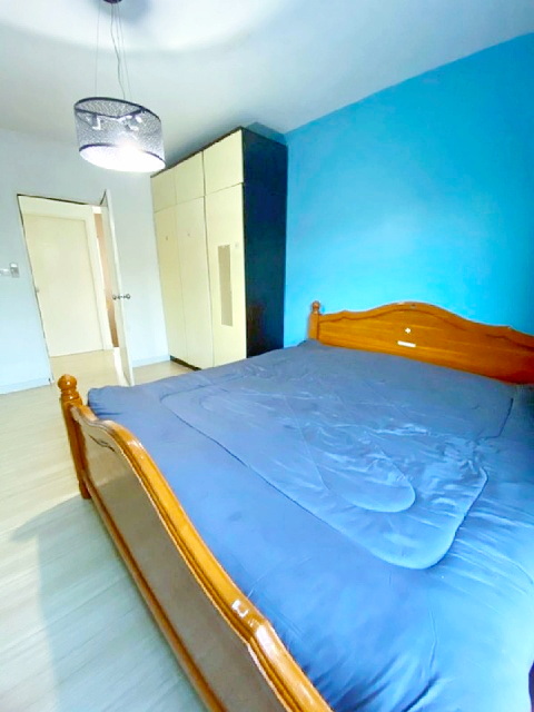 รร.สารสาสน์ประชาอุทิศ 500 ม. พร้อมเฟอร์ เครื่องใช้ไฟฟ้า ตลาดประชาอุทิศ 90 800ม. ให้เช่าทาวน์โฮม 2 ชั้น ติดถนน 2 นอน