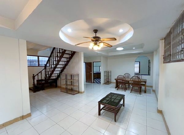 MRT สัมมากร 700ม. เสรีไทย 53-59 ให้เช่าบ้านเดี่ยว 2 ชั้น บึ่งกุ่ม 51 ตร.วา. 202 ตร.ม.เฟอร์.4 นอน 2 น้ำ เดอะพาซิโอ ทาวน์ 1.5 กม.