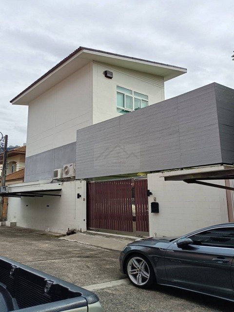 ให้เช่าบ้านเดี่ยว 2 ชั้น 80 ตรว. ซอยปรีดีย์ 14 สุขุมวิท71 ใกล้ BTS พระโขนง นานาชาติ St. Andrews บ้านรีโนเวทใหม่หมด พร้อมโฮมออฟฟิศและโกดัง