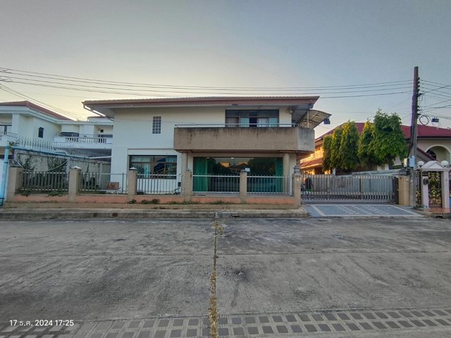 ขายบ้านเดี่ยวหมู่บ้าน รวมเก้า ถ.พุทธมณฑลสาย 2 บางไผ่ ภาษีเจริญ กรุงเทพมหานคร  