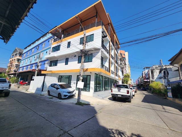 โชว์รูมด้านล่าง 402ตรม. แฟชั่น 2.2กม.ตลาดปัฐวิกรณ์2กม.ให้เช่า โรงแรม 4ชั้น  14แอร์ใหม่  5จอดรถ  นวมินทร์65-81  MRTบางกะปิ 2.8กม. 