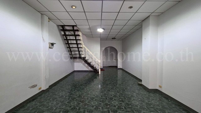 ทาวน์เฮ้าส์ 2 ชั้น บ้านเพชรไพลินวิลล์ ซอยพระยาสุเรนทร์ 30 คลองสามวา