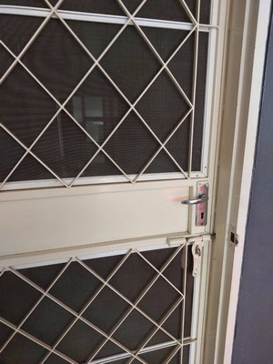 เฟิสโฮม ทาวน์เฮ้าท์ 18ตรว. 2 ห้องนอน 2 ห้องน้ำ รีโนเวตใหม่ ราคาถูก