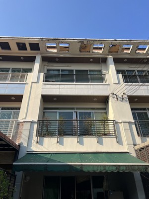 ขายทาวน์โฮม 3 ชั้น ราคาพิเศษ ทำเลดี อยู่เองก็คุ้ม ปล่อยเช่าก็ได้ราคา !!! ขายบ้านกลางเมือง สาทร-ตากสิน เออร์บาเนียน 1