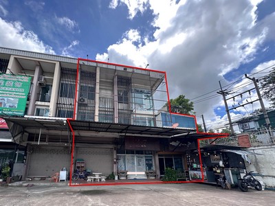 อาคารพาณิชย์ 2 คูหาบ่อวิน ติดโรงเรียนมารีวิทย์ ใกล้บ่อวิน ศรีราชา ชลบุรี ทำเลดี มองเห็นง่าย แถมฟรี โซล่าเซล