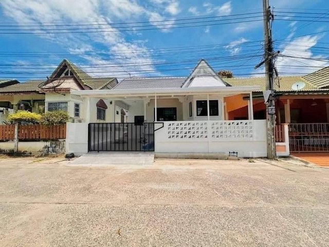 ขายบ้านเดี่ยชั้นเดี่ยว  หมู่บ้าน ศิริพร 2 ศรีราชา รีโนเวทใหม่ทั้งหลัง FP-H0791 