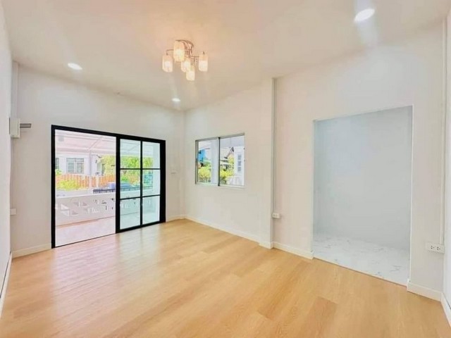 ขายบ้านเดี่ยชั้นเดี่ยว  หมู่บ้าน ศิริพร 2 ศรีราชา รีโนเวทใหม่ทั้งหลัง FP-H0791