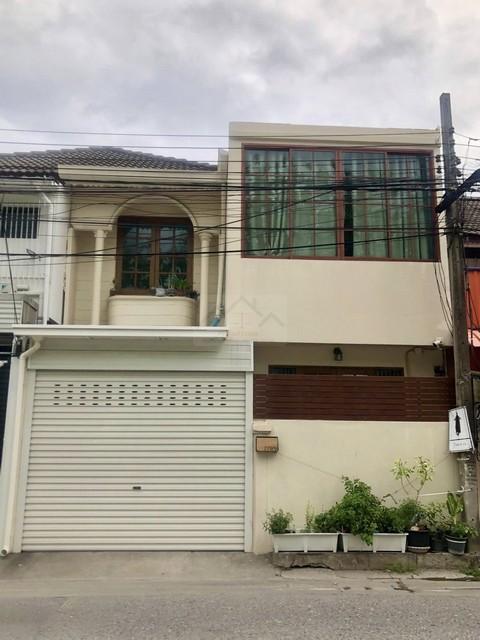 HR 6062 ให้เช่าทาวน์เฮ้าส์ 2 ชั้น หมู่บ้านอยู่เจริญ29 ซอยรัชดา 18 รีโนเวทสไตล์ Modern Chinese ย่านห้วยขวาง ใกล้ MRT ห้วยขวาง