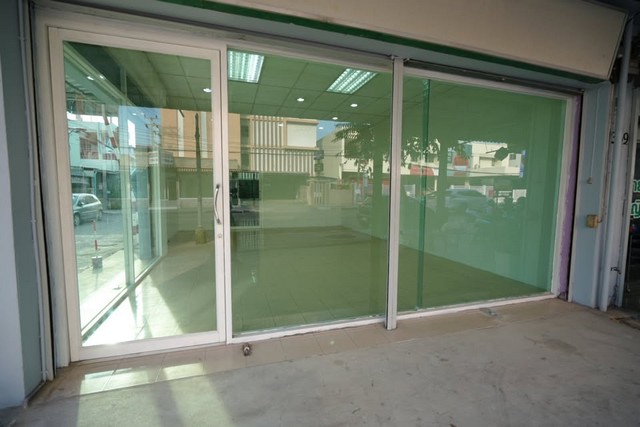 ให้เช่าอาคารพาณิชย์4ชั้น ลาดพร้าว-วังหิน ติดถนน ห้องมุม 